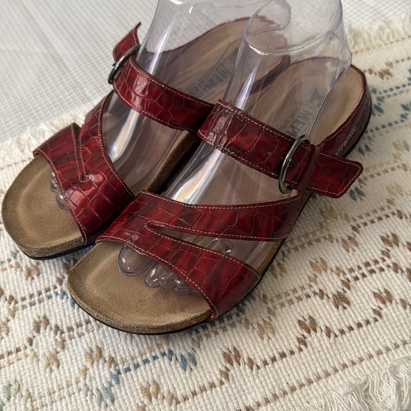Mephisto Shoes - Mephisto Red Croc-Embossed Sandals Size 9-39